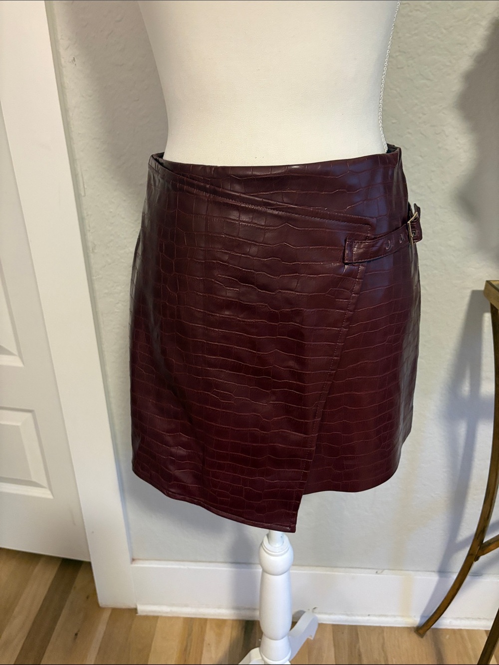 Commense Faux Croc Wrap Mini Skirt in Burgundy